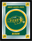 Espejo con logotipo de coleccionista de North Dakota State Bison Holland Bar Taburete Co. (17" x 22") - Sporting Up