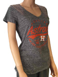 Camiseta con cuello en V de béisbol suave y holgada gris para mujer saag de los astros de Houston - sporting up