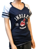 Camiseta de tres mezclas con cuello en V de béisbol azul marino claro de los Indios de Cleveland saag para mujer - sporting up