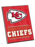 Letrero de caballete con borde de aluminio biselado de madera roja WinCraft de los Kansas City Chiefs (8" x 10") - Sporting Up