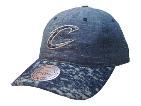 Achetez la casquette de baseball décontractée Cleveland Cavaliers Mitchell & Ness en denim délavé à l'acide - Sporting Up
