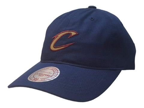 Logotipo reflectante azul marino de Mitchell & Ness de los Cleveland Cavaliers ajustado. gorra de béisbol - haciendo deporte