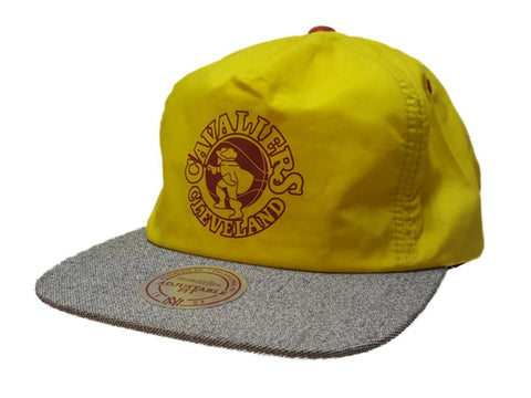Compre gorra estilo pintor elástico con visera plana amarilla de mitchell & ness de los cleveland cavaliers - sporting up